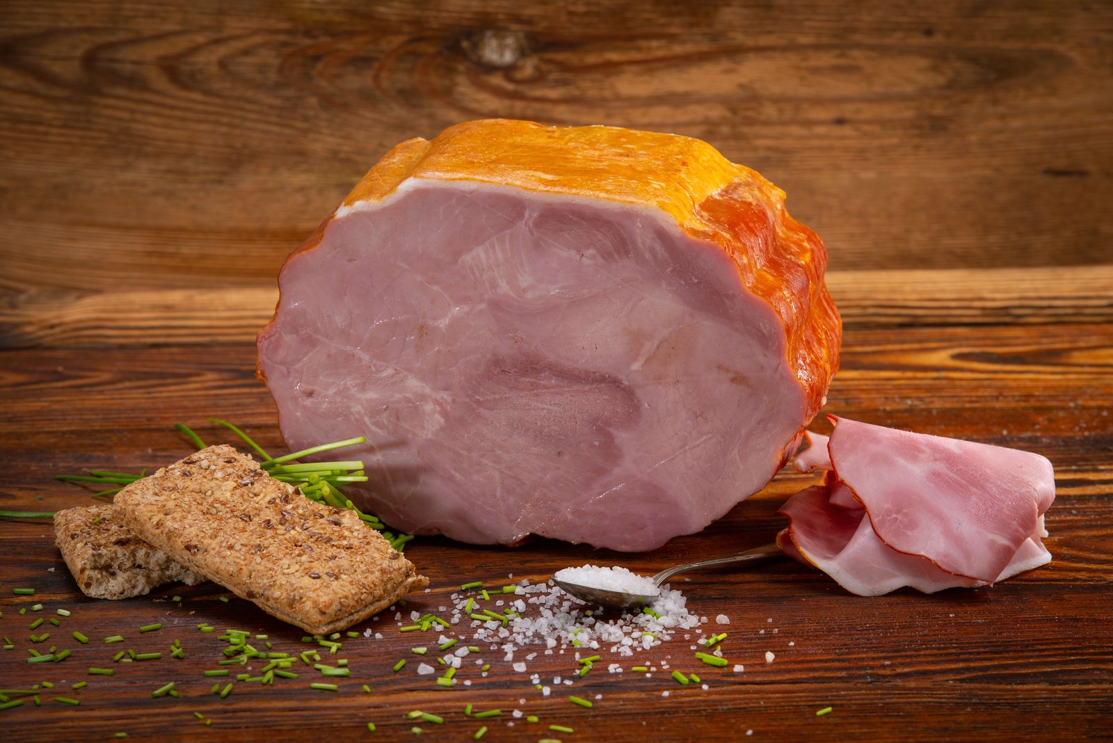 Pražská šunka Steinex na dřevěném prkně